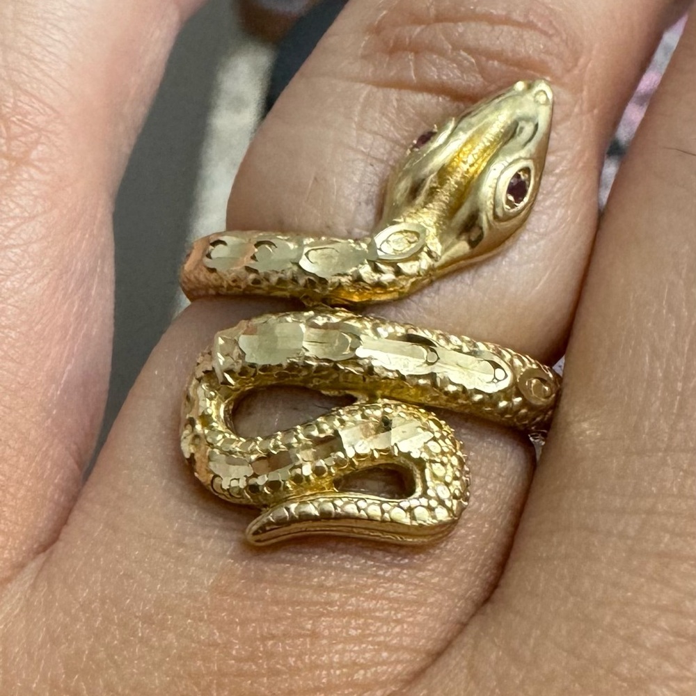 10 K Gold Snake Ring